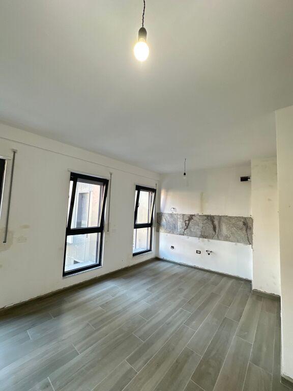 Apartament 1+1 me Qira në Bulevardin e Ri, Kompleksi Ndregjoni