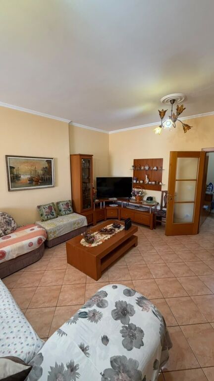 SHITET APARTAMENT 2+1+2 PRANE POLIKLINIKES, DURRES