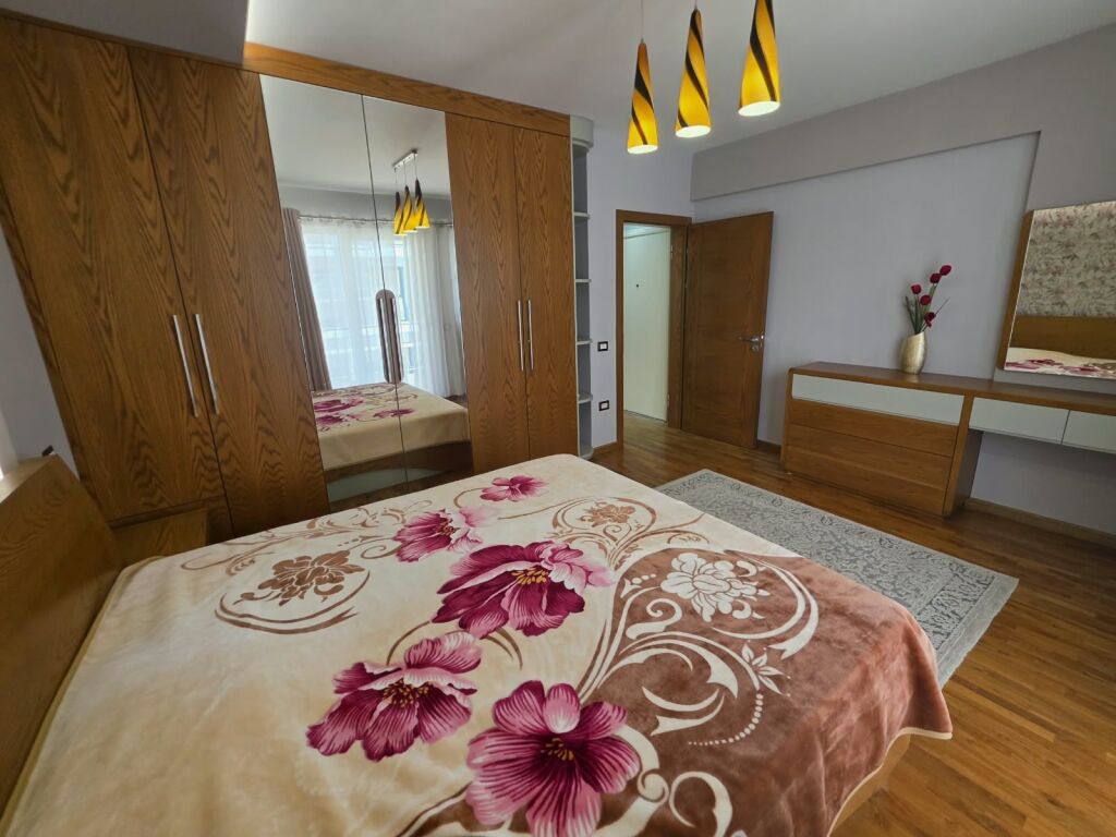 🏡 Appartamento 2+1 in affitto  📍Vicino al Giardino Zoologico  🏢 2° piano 🛗 Con ascensore 📐Superficie:100 m²  💰Prezzo 80.000 Lek/mese
