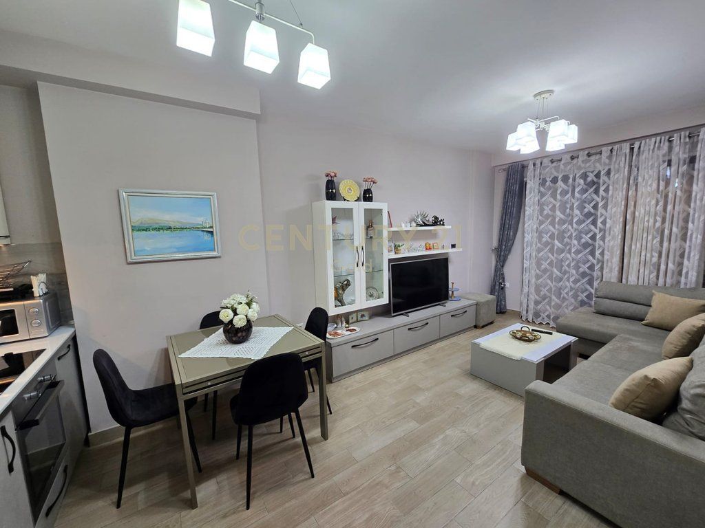 Apartament 2+1 me qira pranë Hotel Mondial