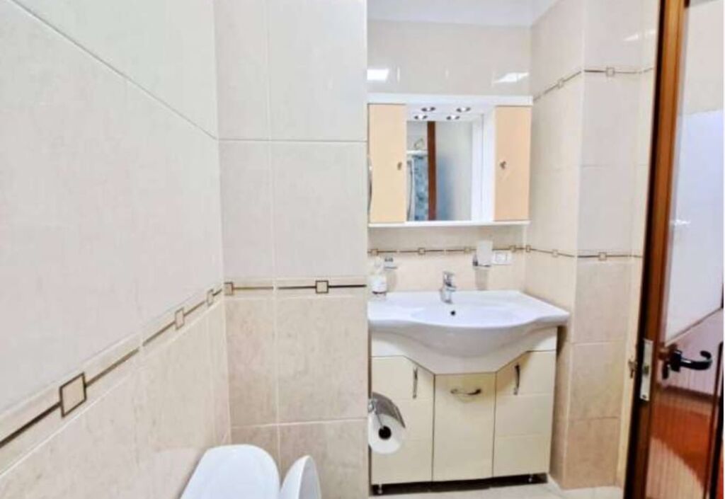 Jepet Me Qera Apartament 2+1+2 Tualete + 2 Ballkone
