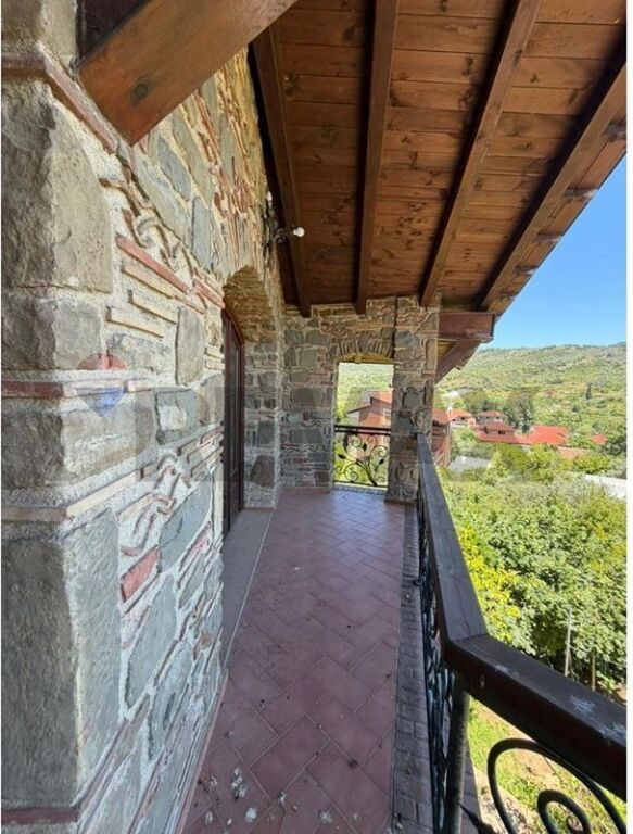 Luxury Stone Villa in Ndroq 950,000 €