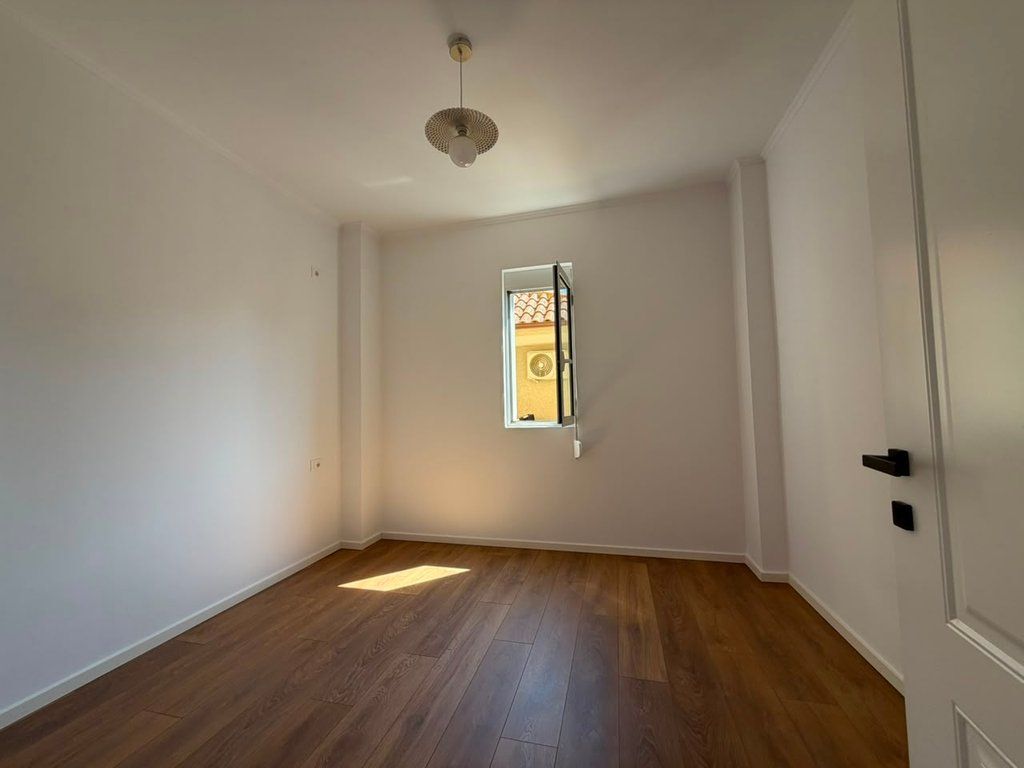 Shitet, Apartament 1+1, Rruga Dritan Hoxha, Tiranë. 108,000 €