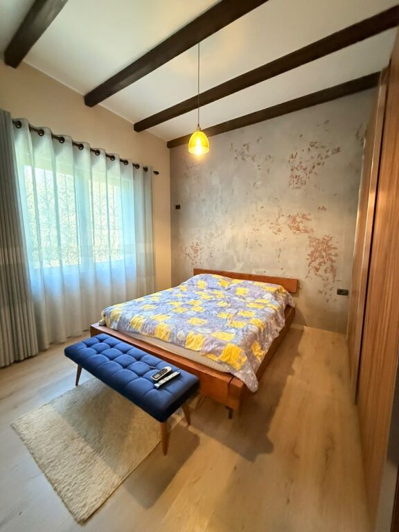 🏡 JEPET ME QIRA VILË – PETRELË