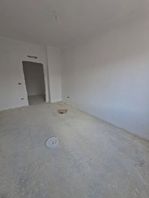 Shitet Apartament 2+1 ne KAMEZ