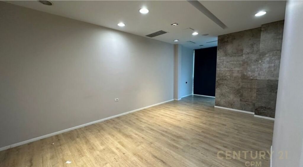 🏢 AMBIENTE PREMIUM IN AFFITTO – DI FRONTE A COIN