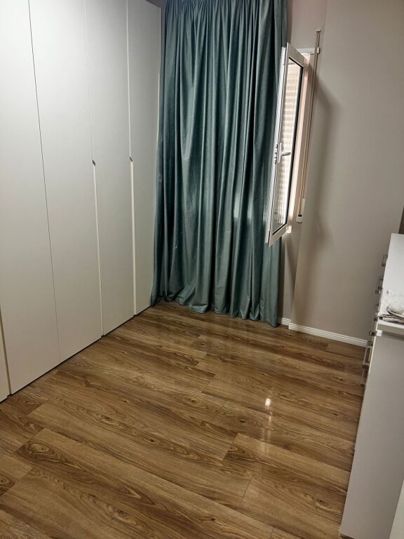Liqeni i Thate pas Radisonit, shitet apartament 3+1+2 plus GARAZHD.
