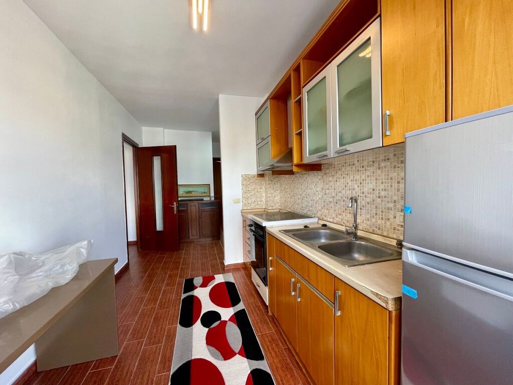 Affittasi appartamento 2+1 Centro "Kristal" (60.000 lek/mese), Comune di Parigi