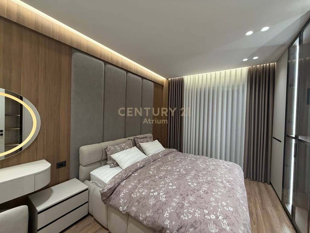 PENTHOUSE ESCLUSIVO 300 m2 IN VENDITA+2 POSTI AUTO | CENTRO KAMËZ 420.000 €