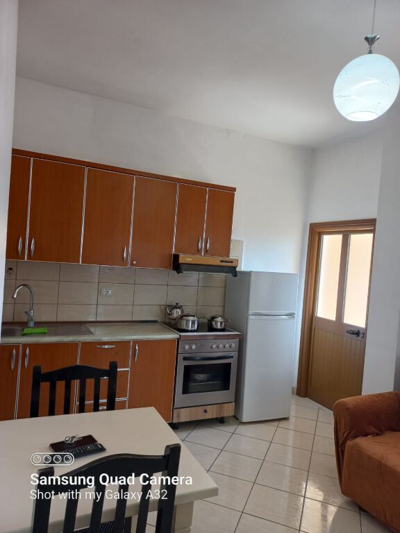 Apartament me Qera, Tirane