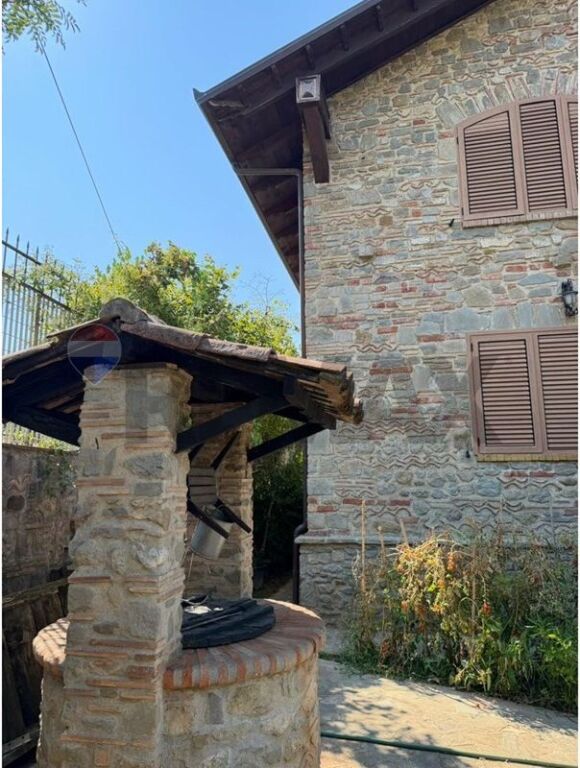 Luxury Stone Villa in Ndroq 950,000 €