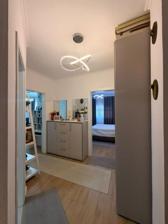 In vendita appartamento 2+1. Kinostudio 1460000 lek