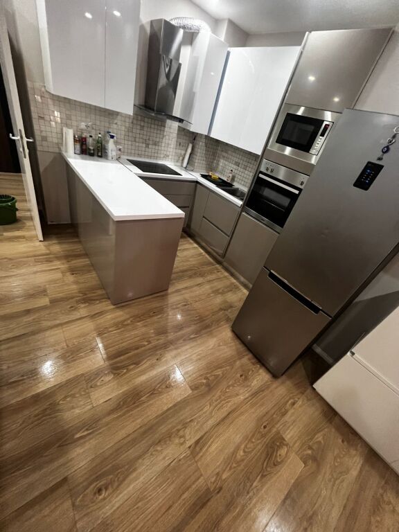 Liqeni i Thate pas Radisonit, shitet apartament 3+1+2 plus GARAZHD.