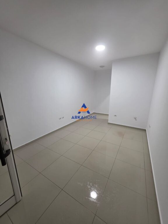 IN AFFITTO UNITÀ / NEGOZIO / UFFICIO 25 M2 "VASIL SHANTO" 42.000 LEKE