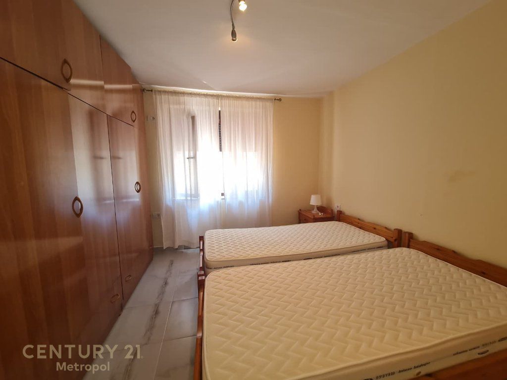 Shitet apartament 2+1 tek Rruga Mine Peza , kryqesim Rruga Milan Shuflaj , Rruga e Durresit , Zogu i Zi .