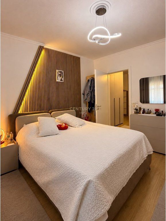 Apartment 1+1 converted to 2+1 for Sale. Kinostudio 14,600,000 Lekë