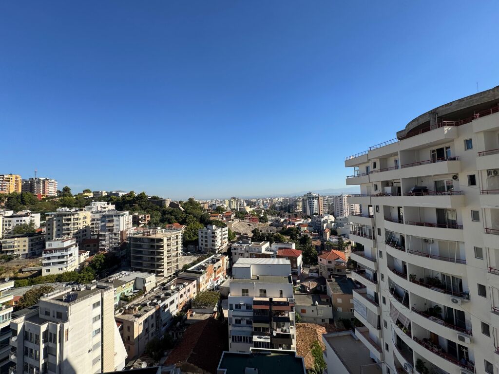 Shitet Apartament 1+1 Vollga