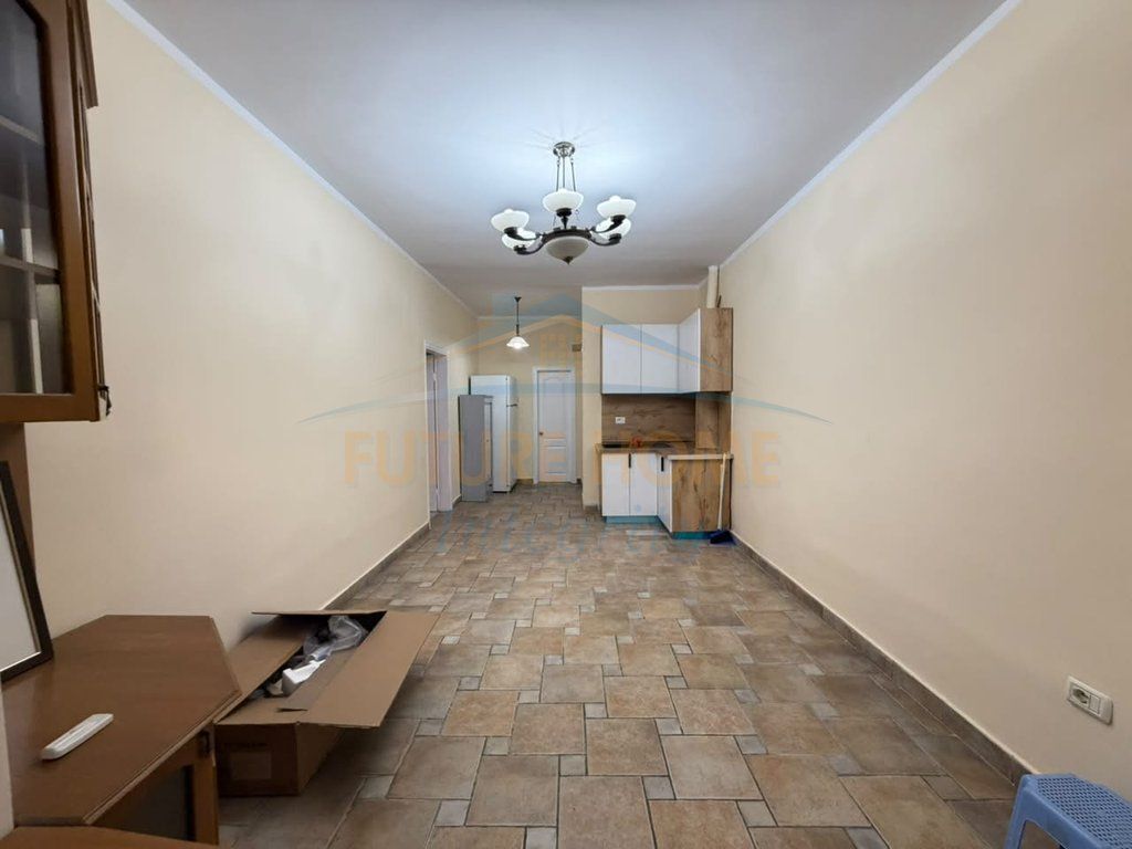 Shitet, Apartament 1+1, Rruga Bardhyl, Tiranë.