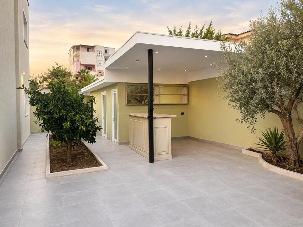SHITET VILA 2-KATSHESHE FRESK 550.000 EURO FH-94181