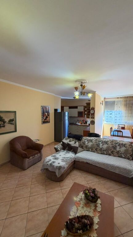 SHITET APARTAMENT 2+1+2 PRANE POLIKLINIKES, DURRES