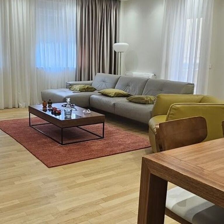 🏡 JEPET ME QIRA – APARTAMENT 3+1+3 + PARKIM