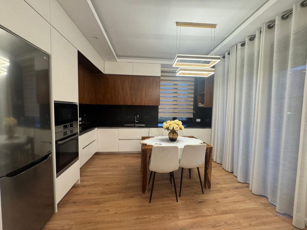 Jepet me qira Apartament 2+1+2 + post Park Gate