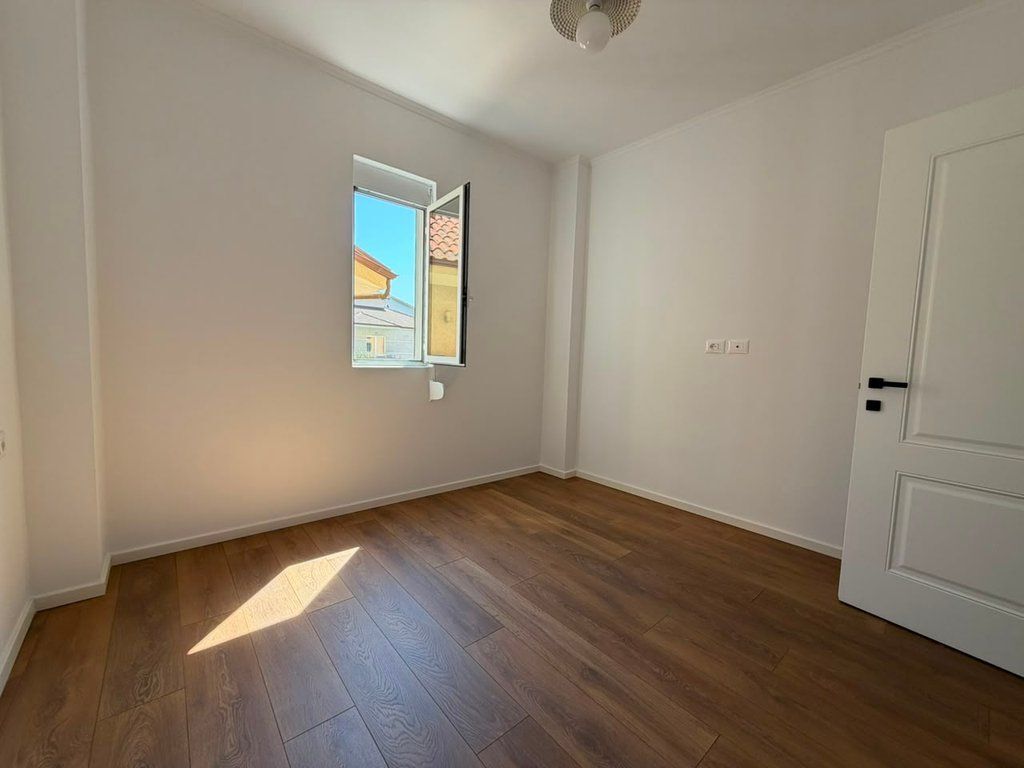 Shitet, Apartament 1+1, Rruga Dritan Hoxha, Tiranë. 108,000 €