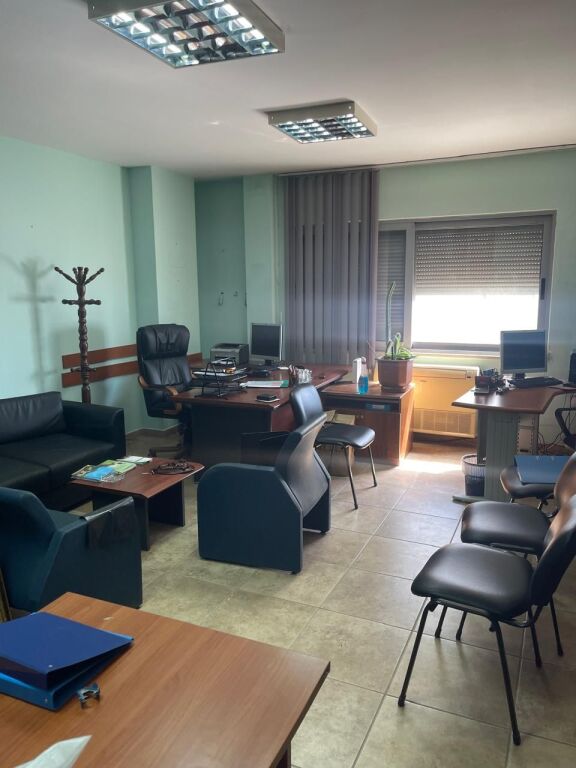 Jepet Zyre me QERA tek Selvia (50'000 leke/muaj), Rruga e Saraceve