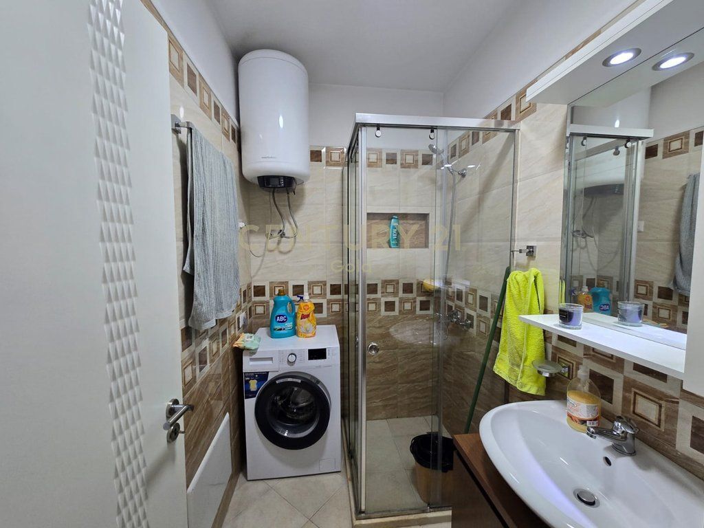 APARTAMENT 2+1 PER QERA PRANE HOTEL MONDIAL !