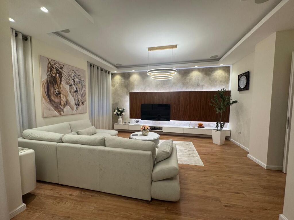 Jepet me qira Apartament 2+1+2 + post Park Gate