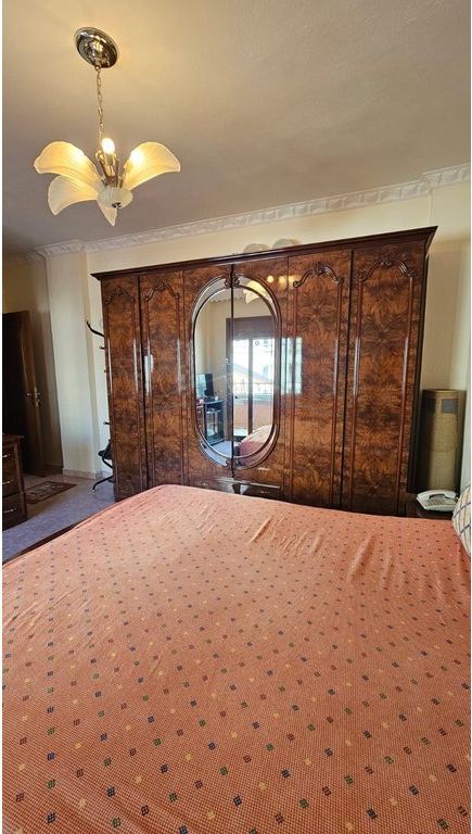 Shitet, Apartament 3+1+2, Ish urt, Durres