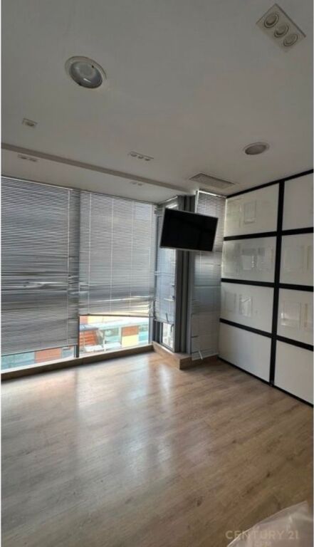 🏢 AMBIENTE PREMIUM IN AFFITTO – DI FRONTE A COIN