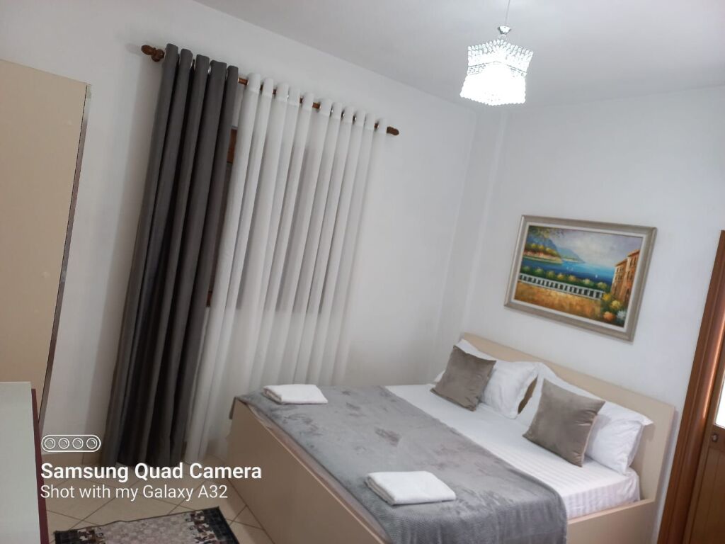 Apartament me Qera, Tirane