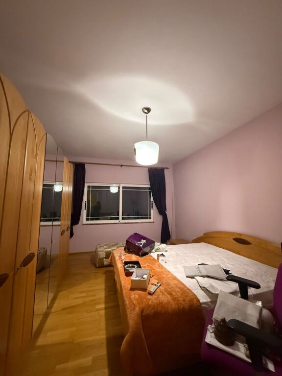 Jepet apartament 2+1 me qira tek Komuna e Parisit , prane Ola Fast .