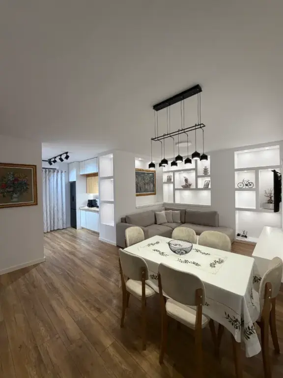 Qera | Apartament 2 + 1+2Bllk |Te Rrethi Astir | 650 €/muaj