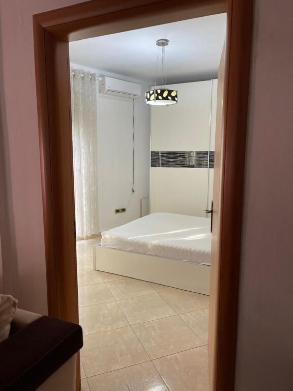 Apartament 2+1 me qira tek komuna e parisit