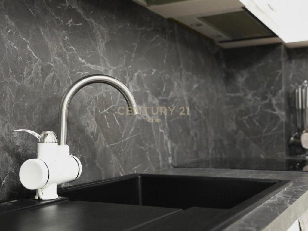 APARTAMENT 2+1+VERANDE PER SHITJE 50M LARG DETIT, NE NJE KOMPLEKS REZIDENCIAL GOLEM!!!