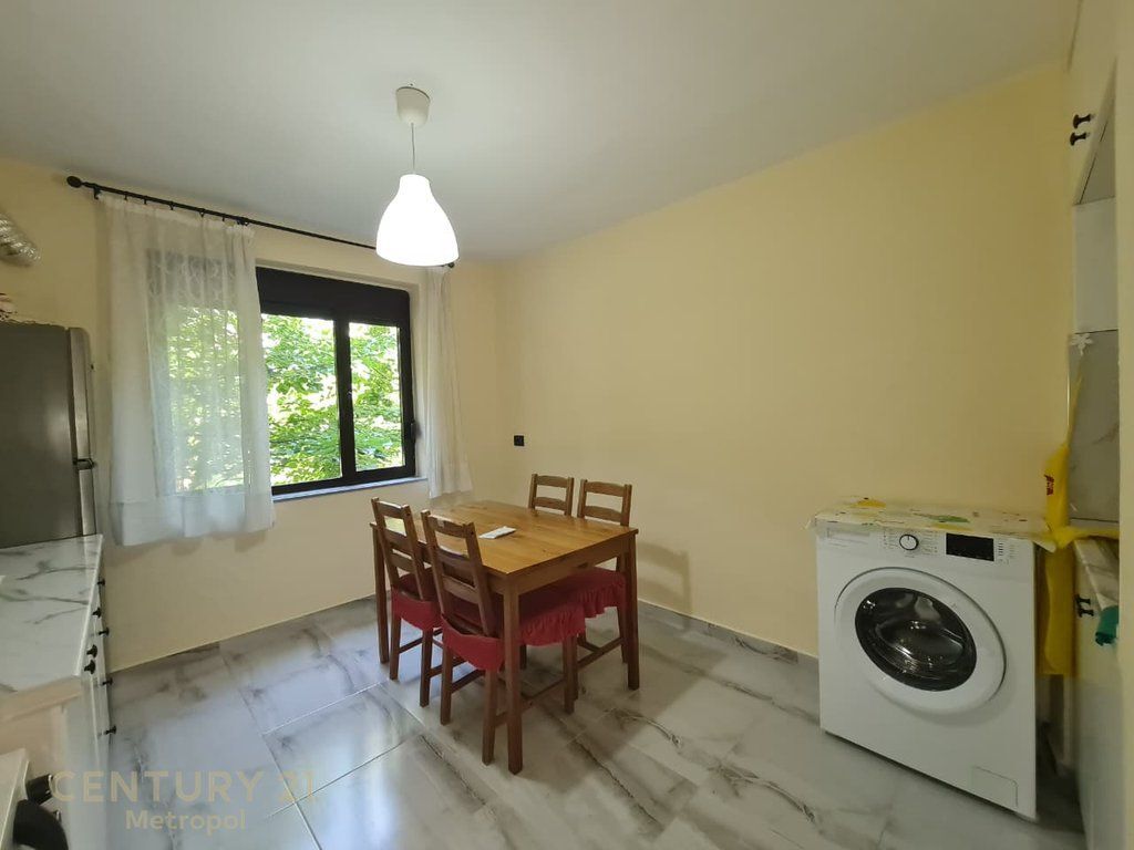 Shitet apartament 2+1 tek Rruga Mine Peza , kryqesim Rruga Milan Shuflaj , Rruga e Durresit , Zogu i Zi .