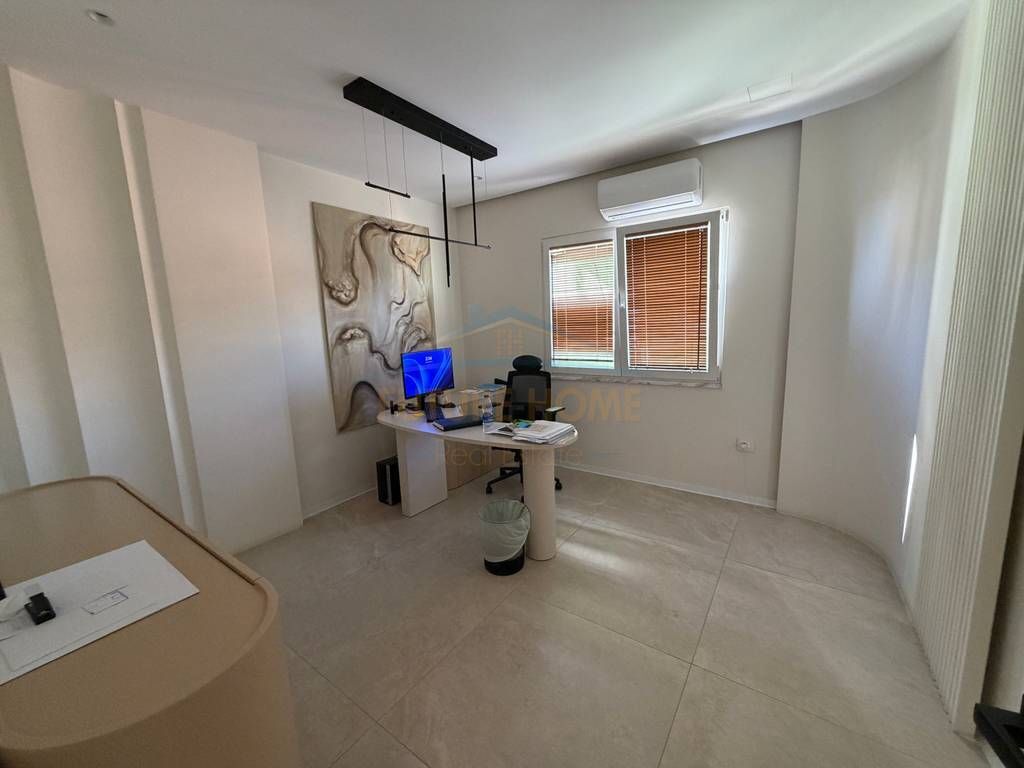 Apartament ne shitje , 3+1+2+Post Parkimi,Bllok,Tirane