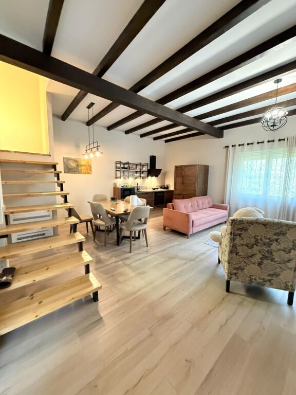 CASA CON CORTILE IN AFFITTO A PETRELE