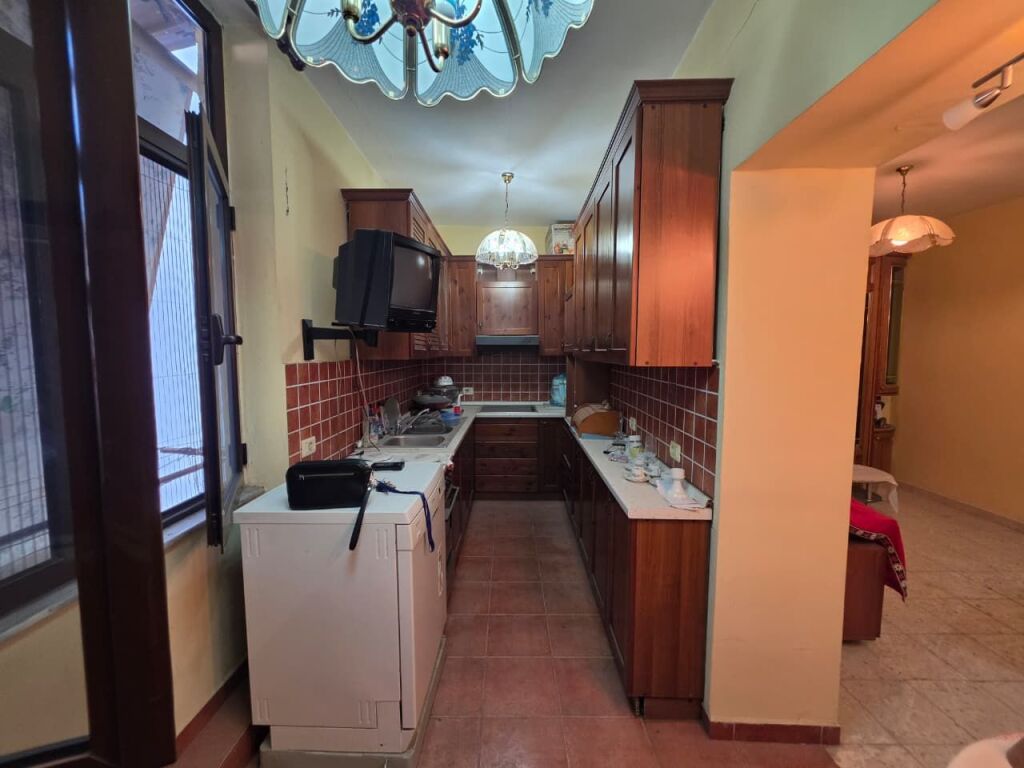 Apartament 2+1 per shitje, Rruga Ali Visha !