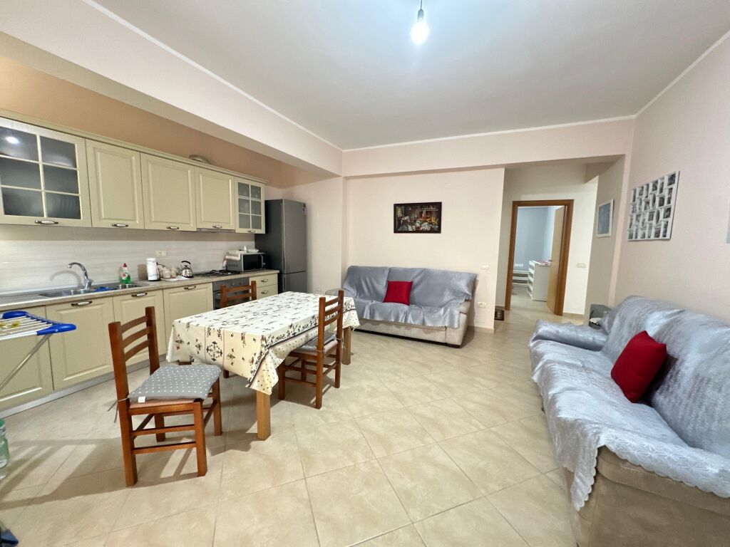 Vendesi in vendita Appartamento 2+1+2 Bagni - via Cipajve Vlora
