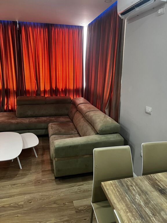 Liqeni i Thate pas Radisonit, shitet apartament 3+1+2 plus GARAZHD.