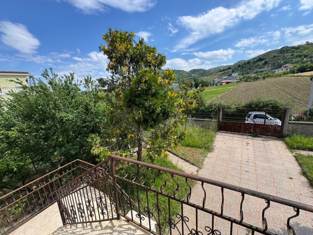 -Villa for sale, Peze Helmes
