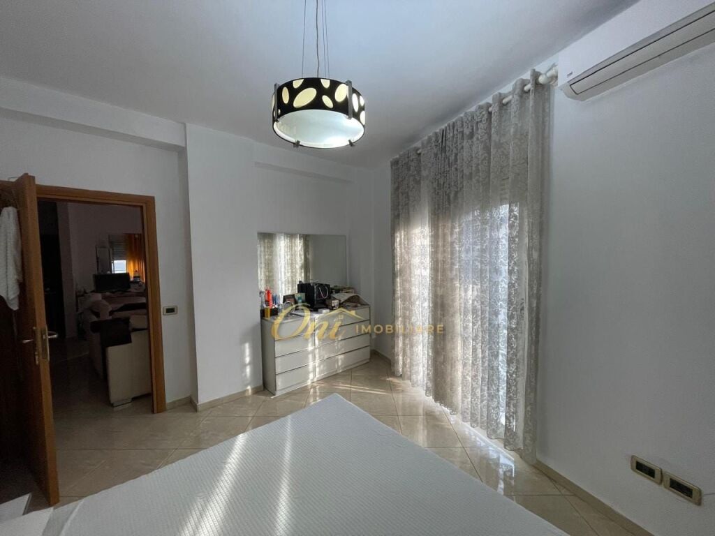 COMUNE DI PARIGI APPARTAMENTO IN AFFITTO 2+1