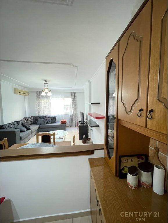 Appartamento 2+1 In Affitto Liceo Petro Nini, Tirana - 70000 ALL | 86 m²