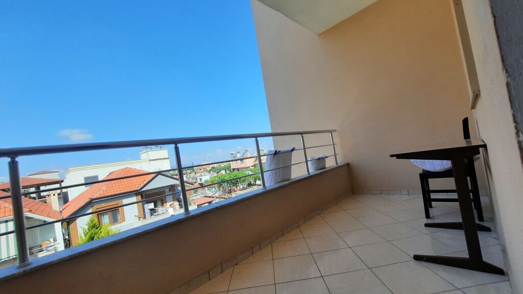 Apartament me Qera, Tirane