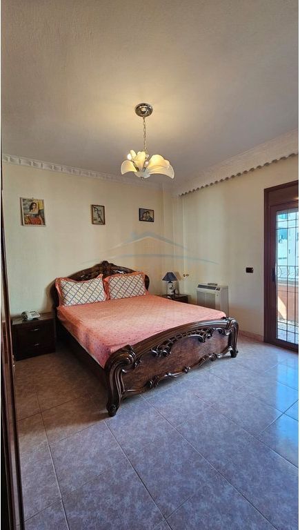Shitet, Apartament 3+1+2, Ish urt, Durres