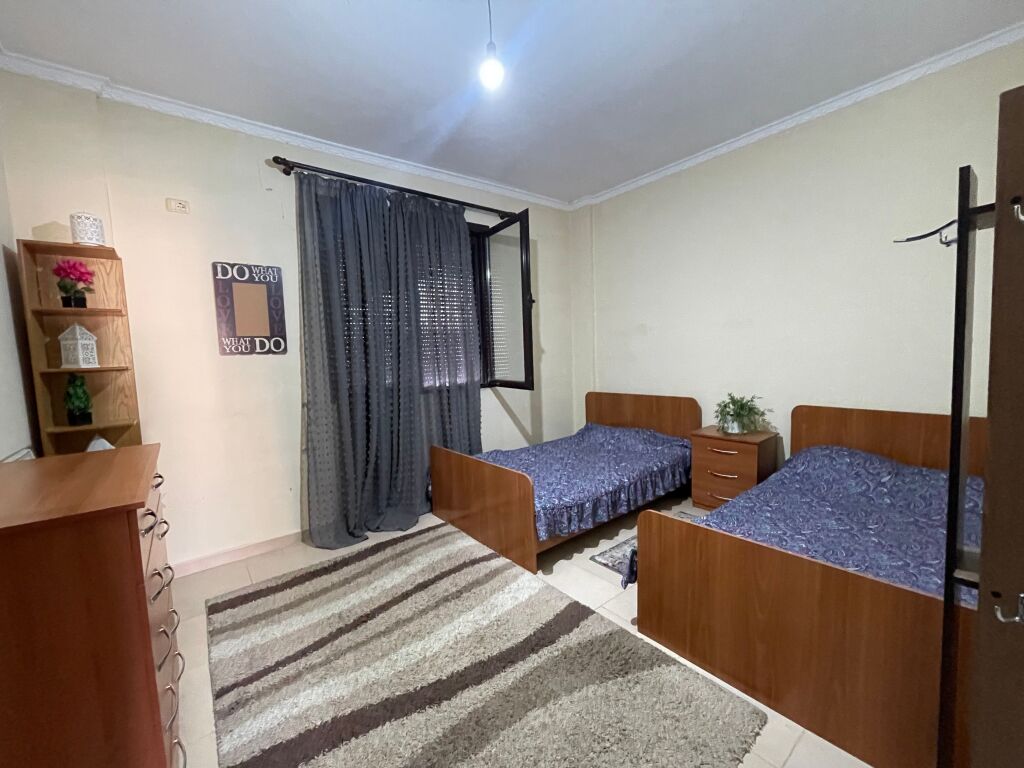 JEPET ME QIRA KAT VILE 2+1 NE KOMBINAT 40.000 LEK NE MUAJ