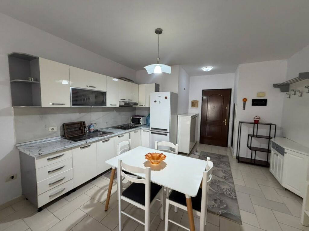 🏠 Apartment 2+1 for rent – “3 Dëshmorët” Street  Apartment 2+1 for rent, located on “3 Dëshmorët” Street, near Anel gas station.